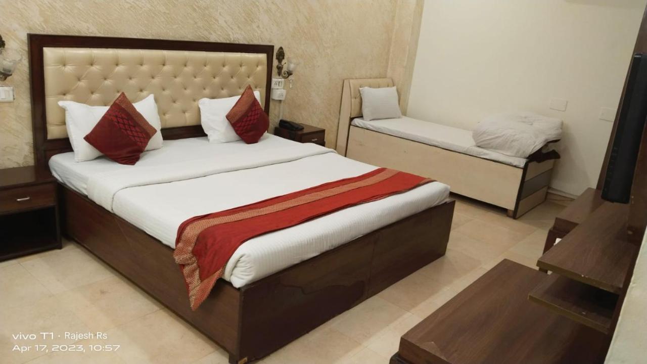 Hotel Diamond Inn Chandīgarh Esterno foto