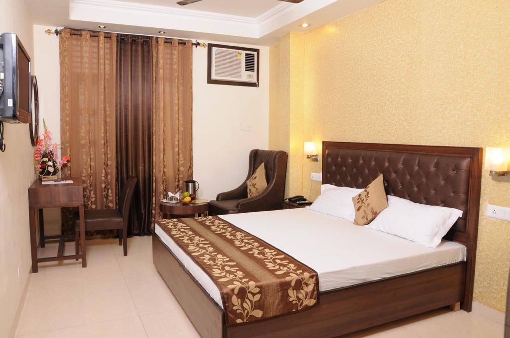 Hotel Diamond Inn Chandīgarh Esterno foto
