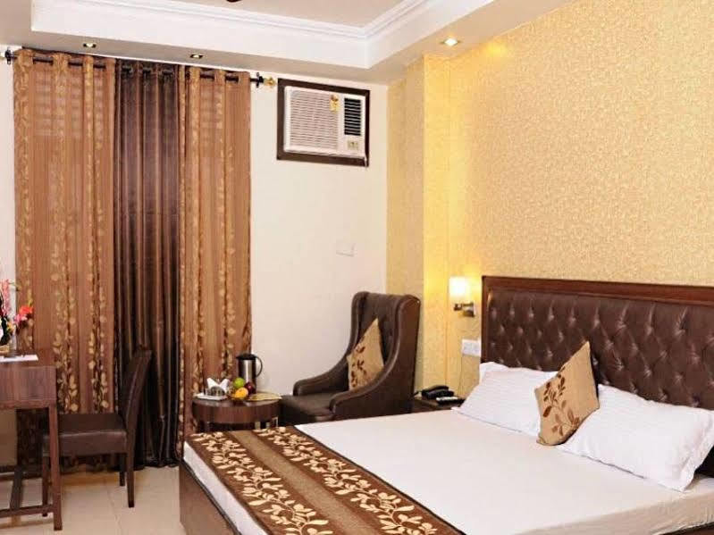 Hotel Diamond Inn Chandīgarh Esterno foto