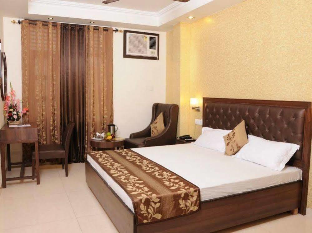 Hotel Diamond Inn Chandīgarh Esterno foto